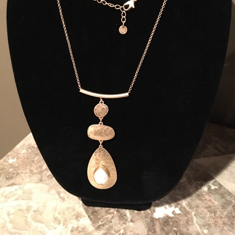 New Without Tags long gold pendant necklace!